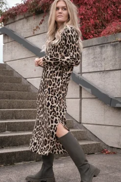 Neo Noir Vogue Big Leo Dress Eksklusiv hos Molly&My< Kjoler