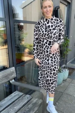 Neo Noir Vogue Big Leo Dress Eksklusiv hos Molly&My< Kjoler