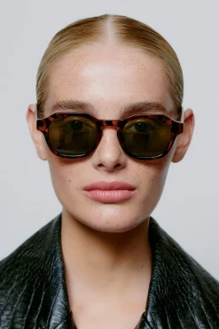 A. Kjærbede Zan< Solbriller